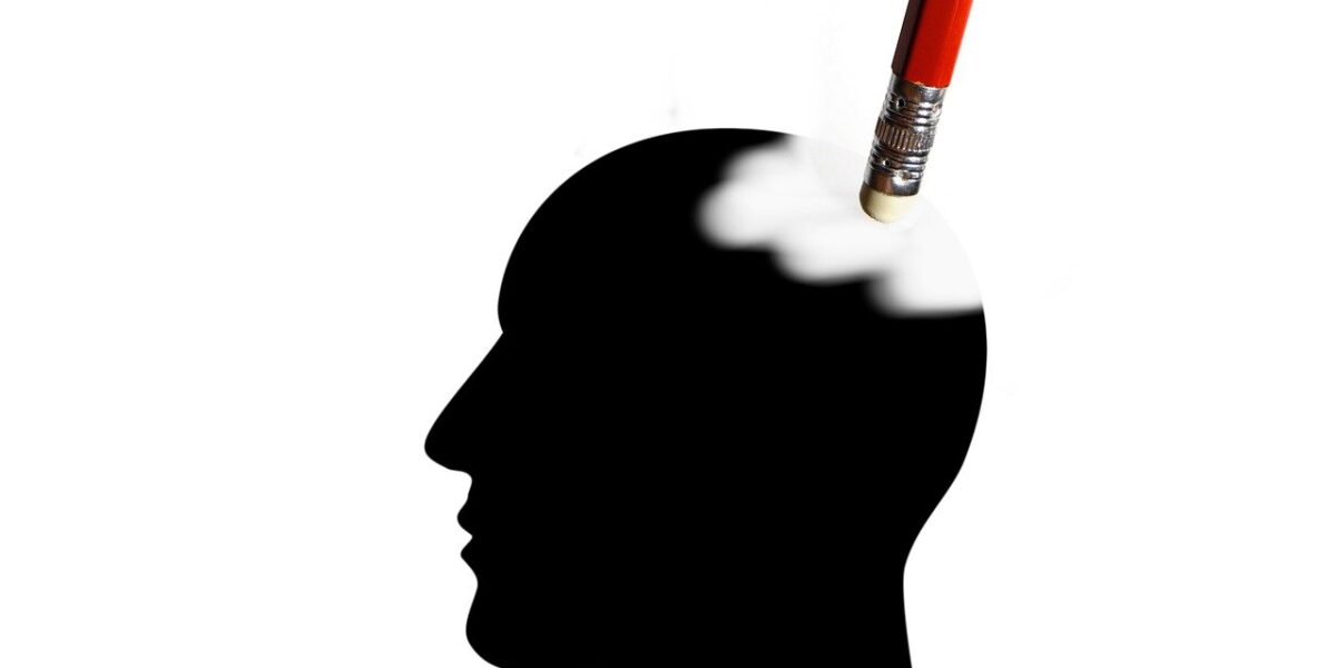 10 Early Signs of Alzheimer’s Disease: Key Signs and Symptoms You Shouldn’t Ignore